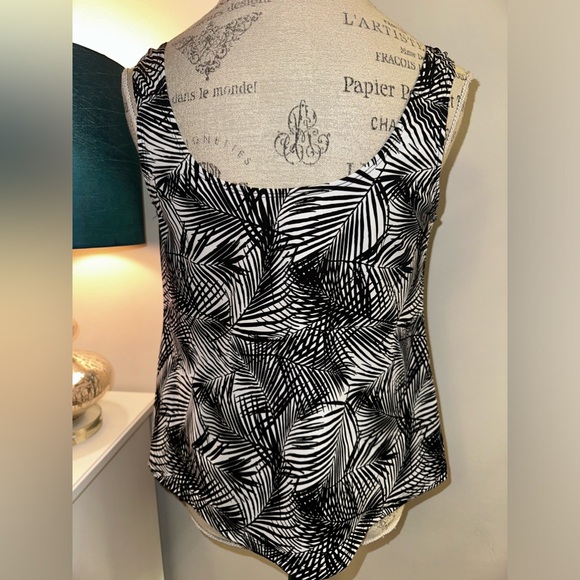 Swim 365 Ladies Tankini Swim Top Black White Palm Leaves 16W Mint Condition! - Picture 2 of 6